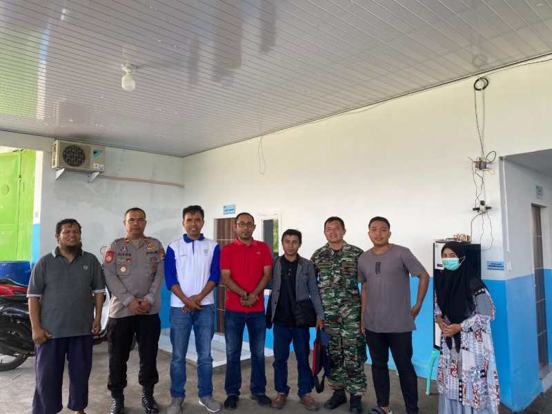 Foto Bersama Pemilik SPPG Darul Ikhlas Anjani (Samsul Hakim), Kapolsek Wanasaba (Iptu Lalu Muhammad Ihsan), Camat Wanasaba (Arfany M.Masny, S.STP, MH), Sekcam Wanasaba (Indarjaya Kusuma, S.IP, MM), Sigap News NTB (M. Aminullah, S.Si), Danposramil Wanasaba (Sersan Kepala Syahrial Qadri), Kepala SPPG Darul Ikhlas Anjani (M. Arya Jamsury) dan Ahli Gizi SPPG Darul Ikhlas Anjani (Mery Silfia Handayani, Amd.Gz) pada Jumat (31/10/2025) (Dok. Pribadi) Foto Bersama Pemilik SPPG Darul Ikhlas Anjani (Samsul Hakim), Kapolsek Wanasaba (Iptu Lalu Muhammad Ihsan), Camat Wanasaba (Arfany M.Masny, S.STP, MH), Sekcam Wanasaba (Indarjaya Kusuma, S.IP, MM), Sigap News NTB (M. Aminullah, S.Si), Danposramil Wanasaba (Sersan Kepala Syahrial Qadri), Kepala SPPG Darul Ikhlas Anjani (M. Arya Jamsury) dan Ahli Gizi SPPG Darul Ikhlas Anjani (Mery Silfia Handayani, Amd.Gz) pada Jumat (31/10/2025) (Dok. Pribadi)